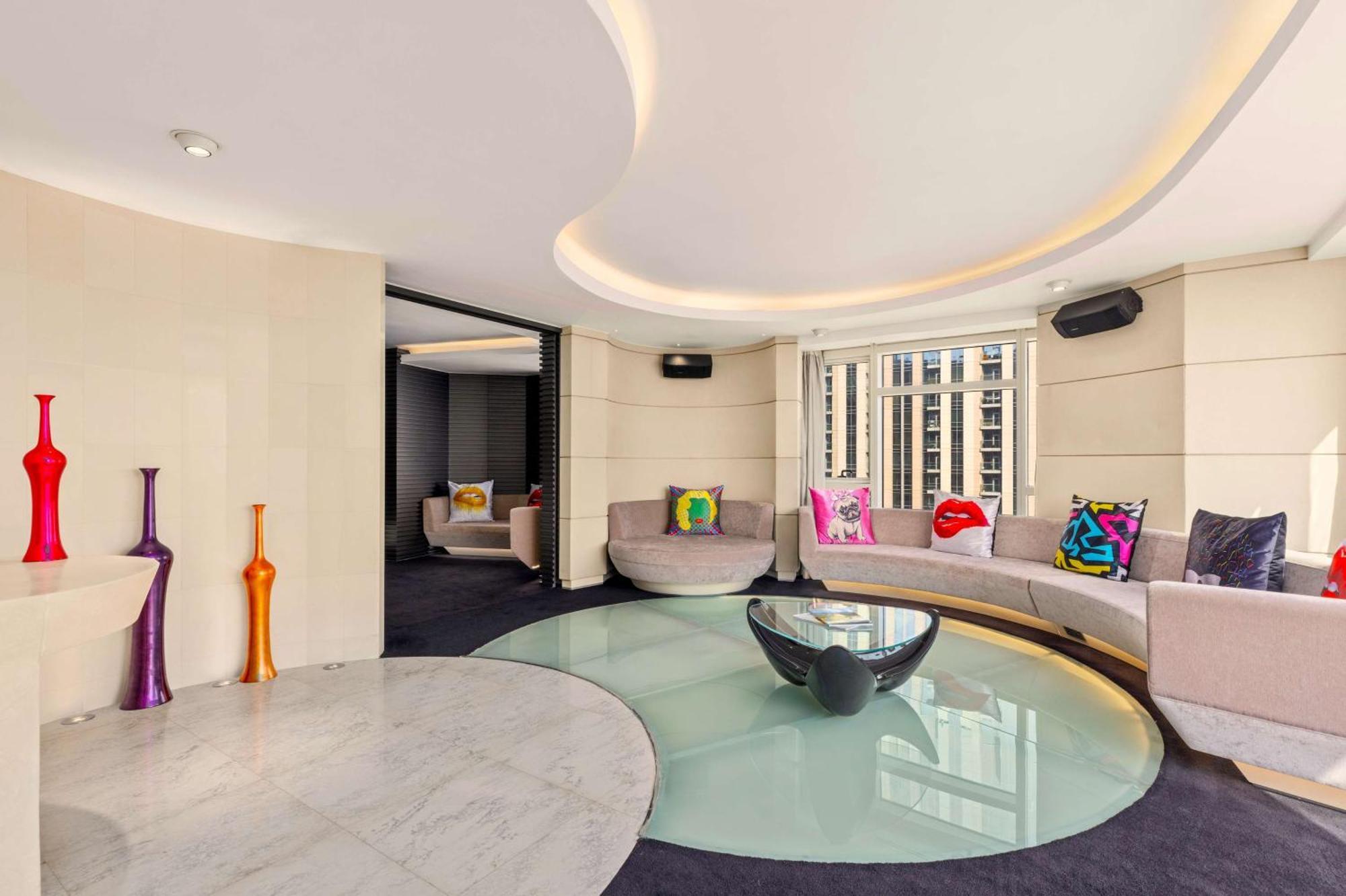 V Hotel Dubai, Curio Collection By Hilton Екстериор снимка